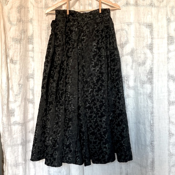 Banana Republic gaucho pants - Picture 1 of 8